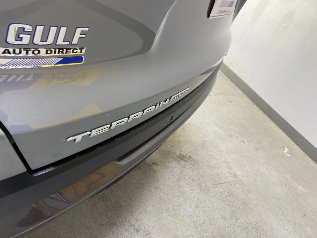 Used 2026 Silver GMC Elevation image 18