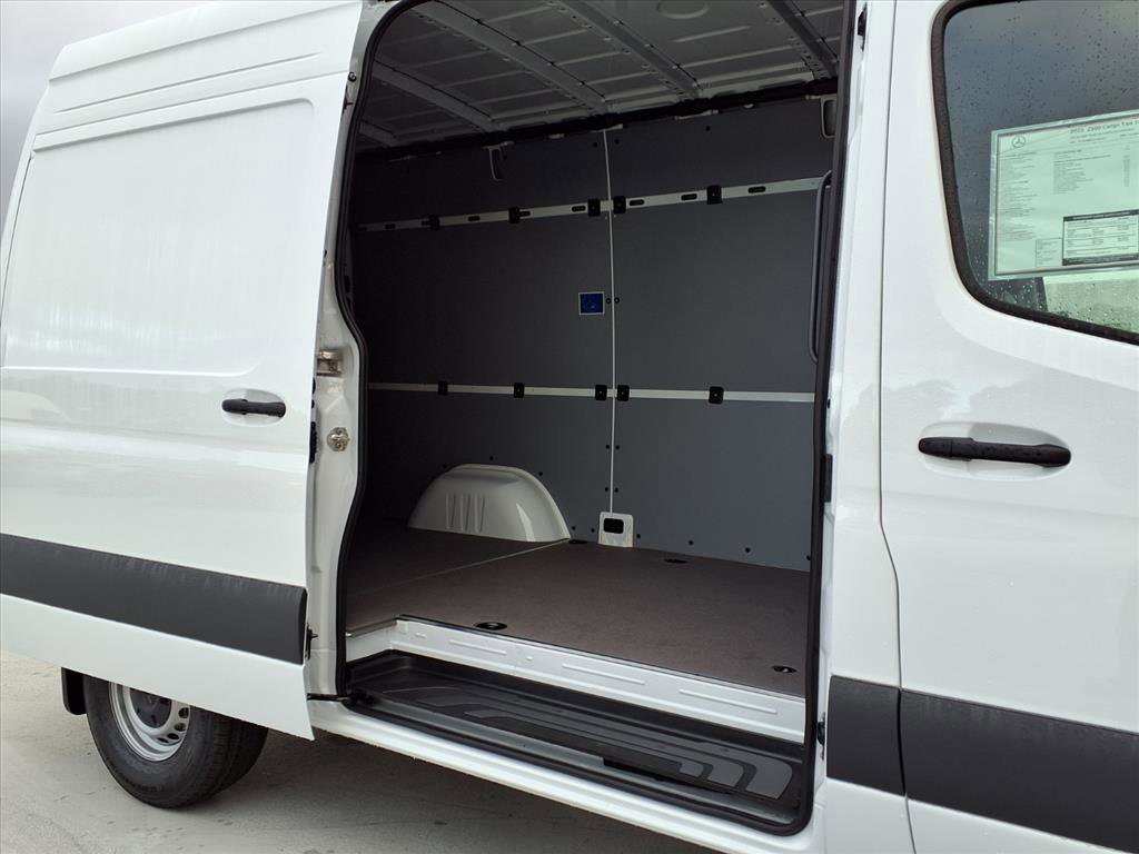 New 2026 Arctic White Mercedes-Benz Cargo 144 WB image 24
