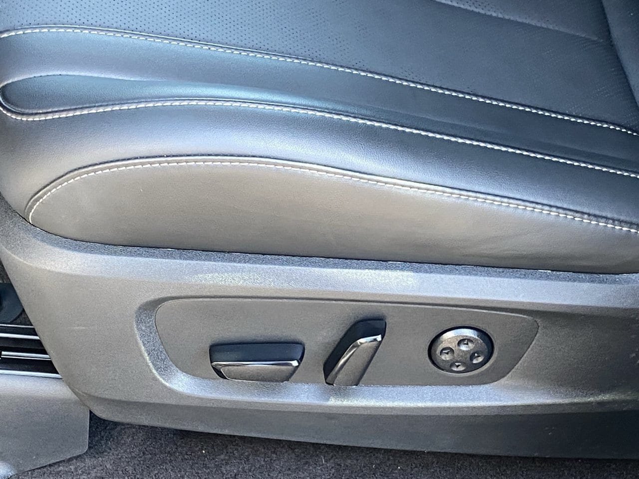 Certified Used 2027 Harbor Gray INFINITI LUXE image 27