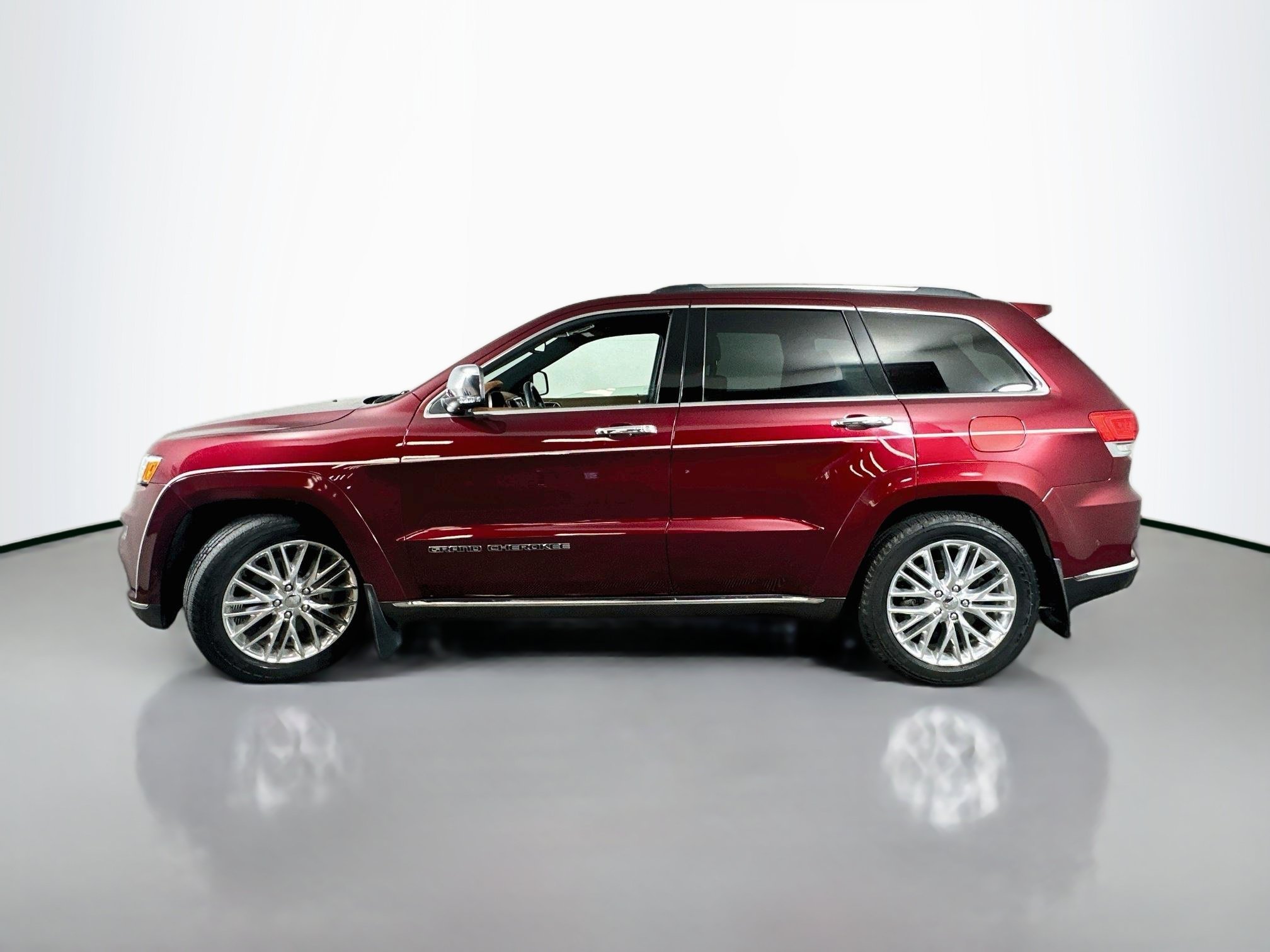 Used 2017 Velvet Red Pearlcoat Jeep Summit image 4