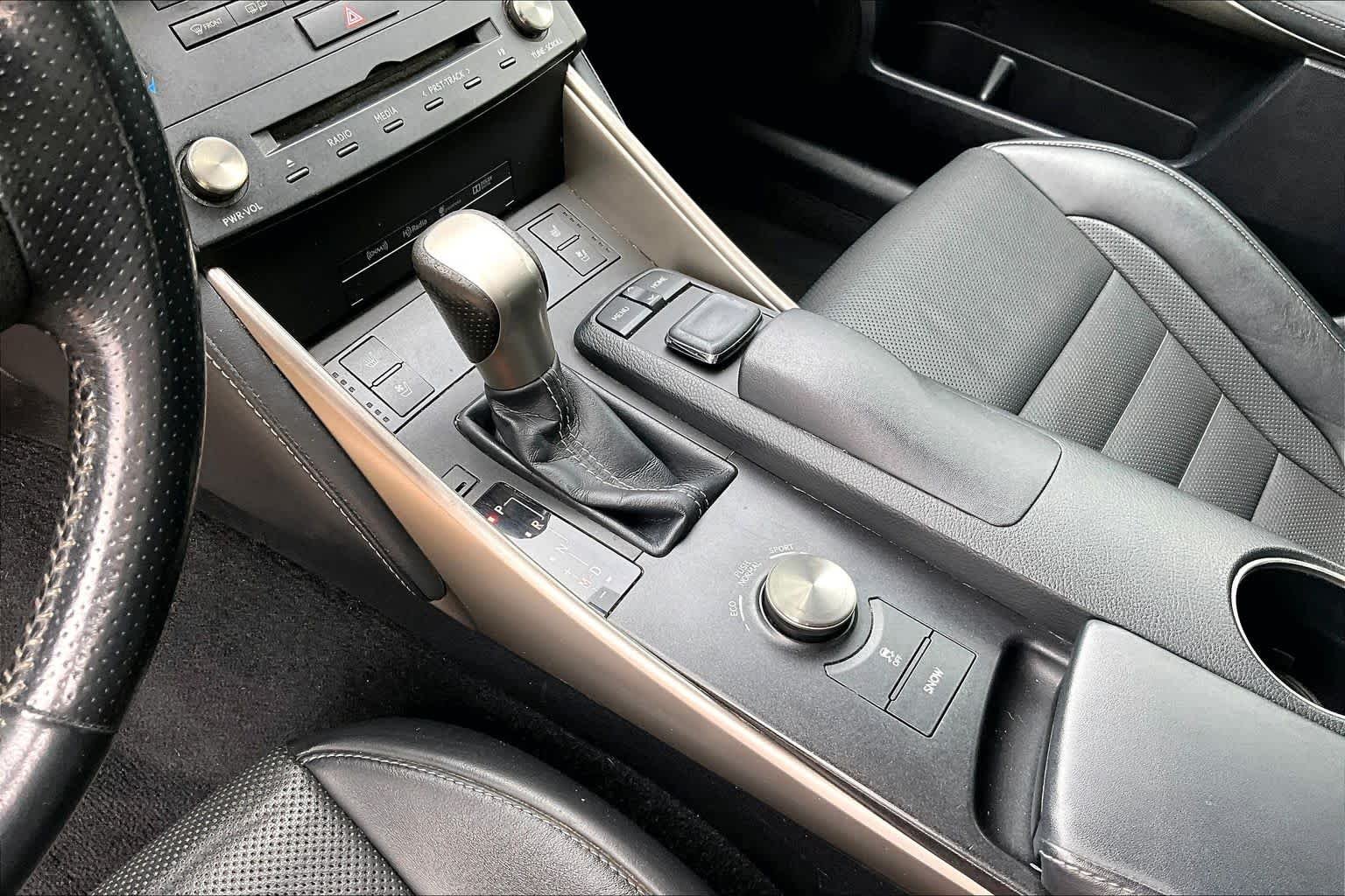 Used 2015 Atomic Silver Lexus  image 16