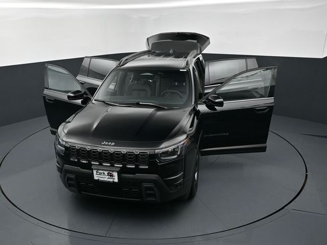New 2026 Diamond Black Crystal Pearl-Coat Exterior Paint Jeep Limited image 25