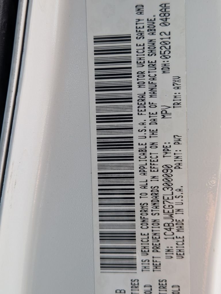 Used 2014 White Jeep Unlimited Sahara image 29