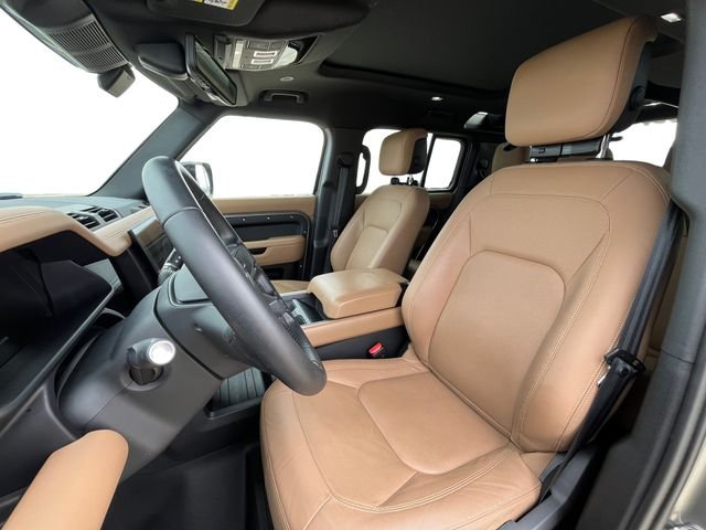 Used 2025 Gold Land Rover X-Dynamic SE image 10