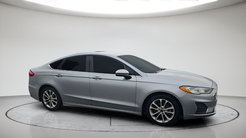 Used 2020 Silver Metallic Ford SE image 1