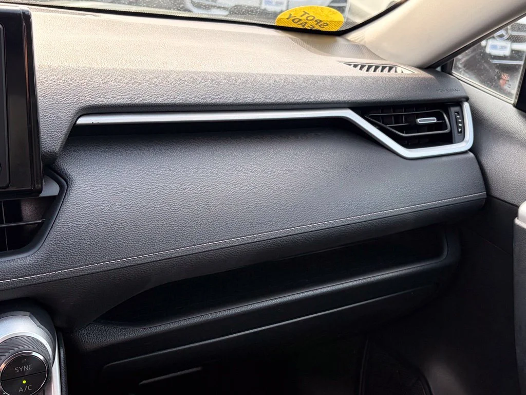 Used 2019 Lunar Toyota XLE Premium image 34
