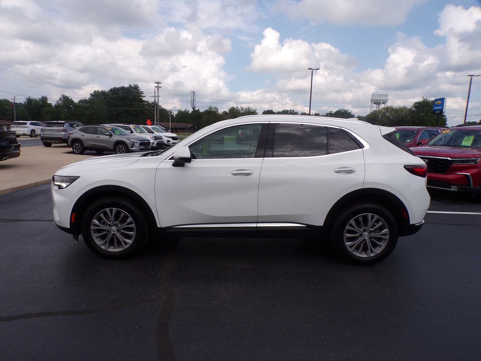 Used 2022 Summit White Buick Preferred image 6