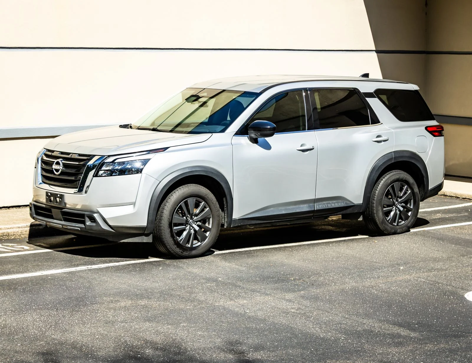 Used 2024 Silver Nissan S image 3