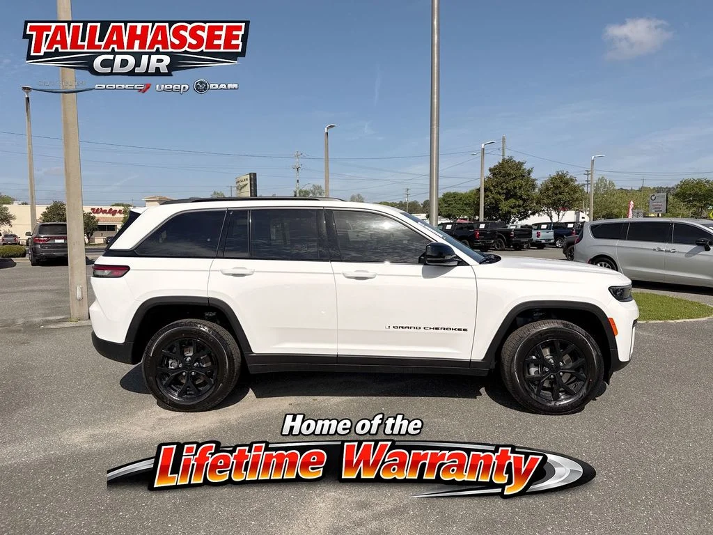 New 2026 Bright White Clear-Coat Exterior Paint Jeep Altitude image 2