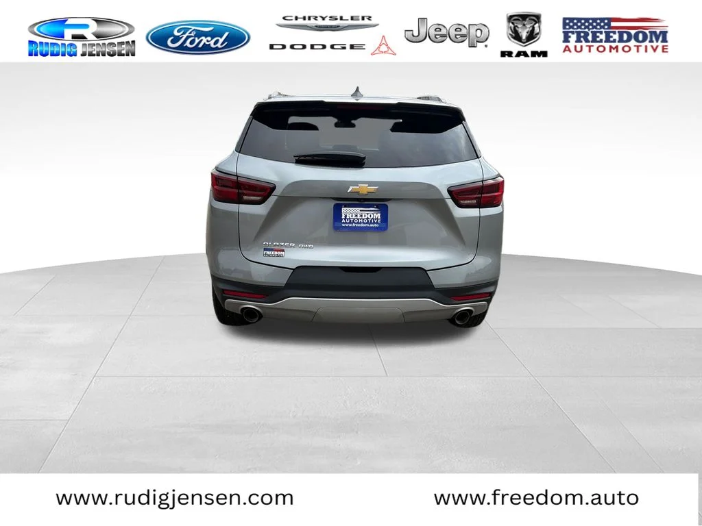 Used 2023 Gray Chevrolet LT image 4