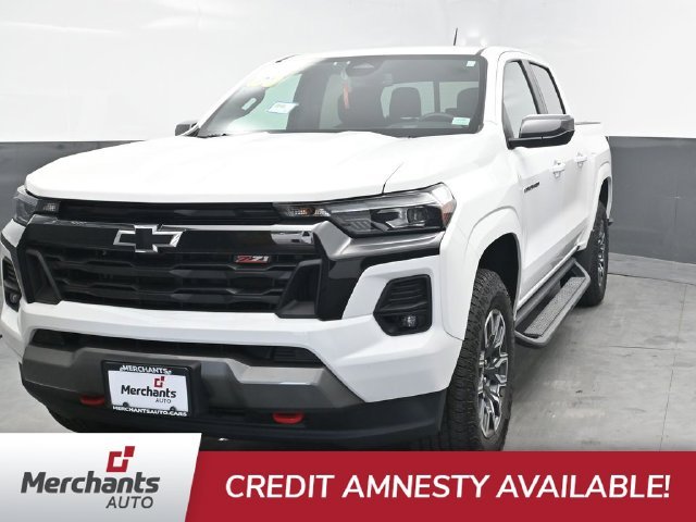 Used 2025 White Chevrolet Z71 image 2