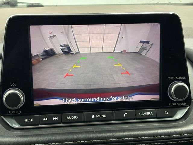 Used 2022 Red Nissan SV image 28