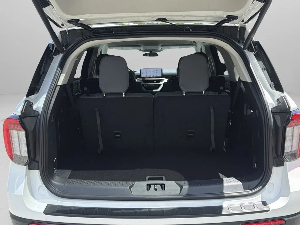 New 2026 Star White Metallic Tri-Coat Ford Active image 52