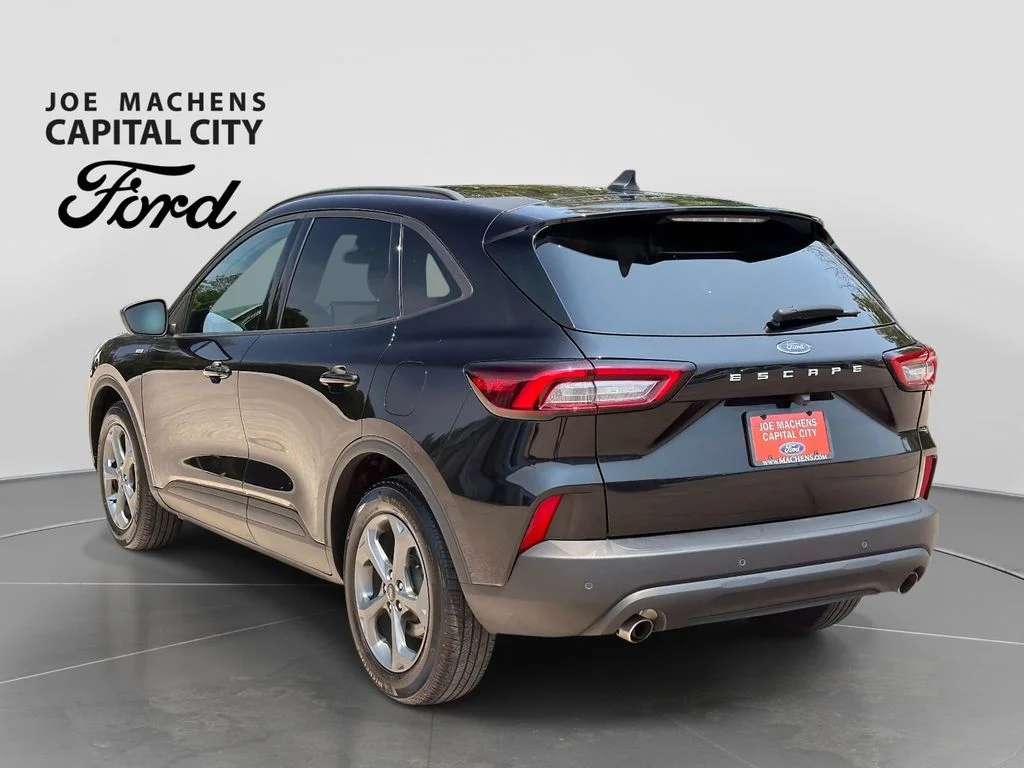 Used 2025 Agate Black Metallic Ford ST-Line image 7