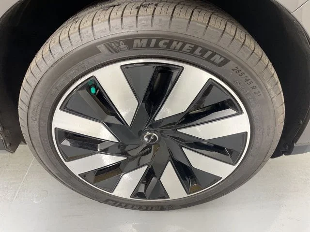 2025 Volvo EX90 Ultra - Photo 11
