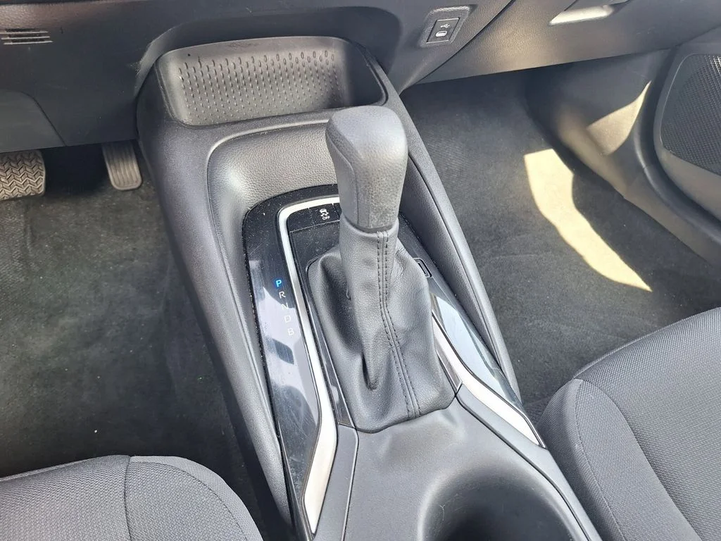 Used 2025  Toyota LE image 13