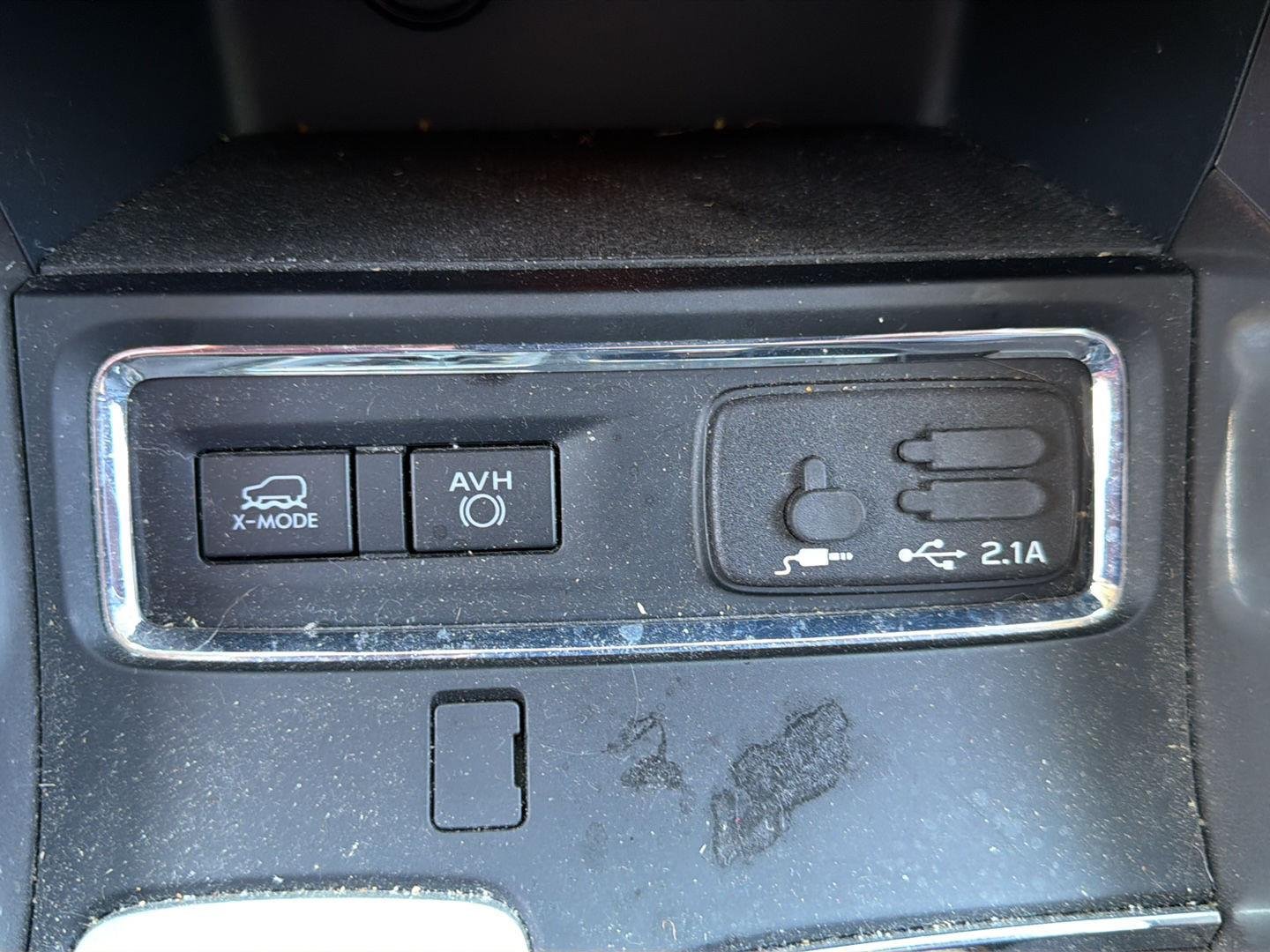 Used 2020 Ice Silver Metallic Subaru Limited image 4