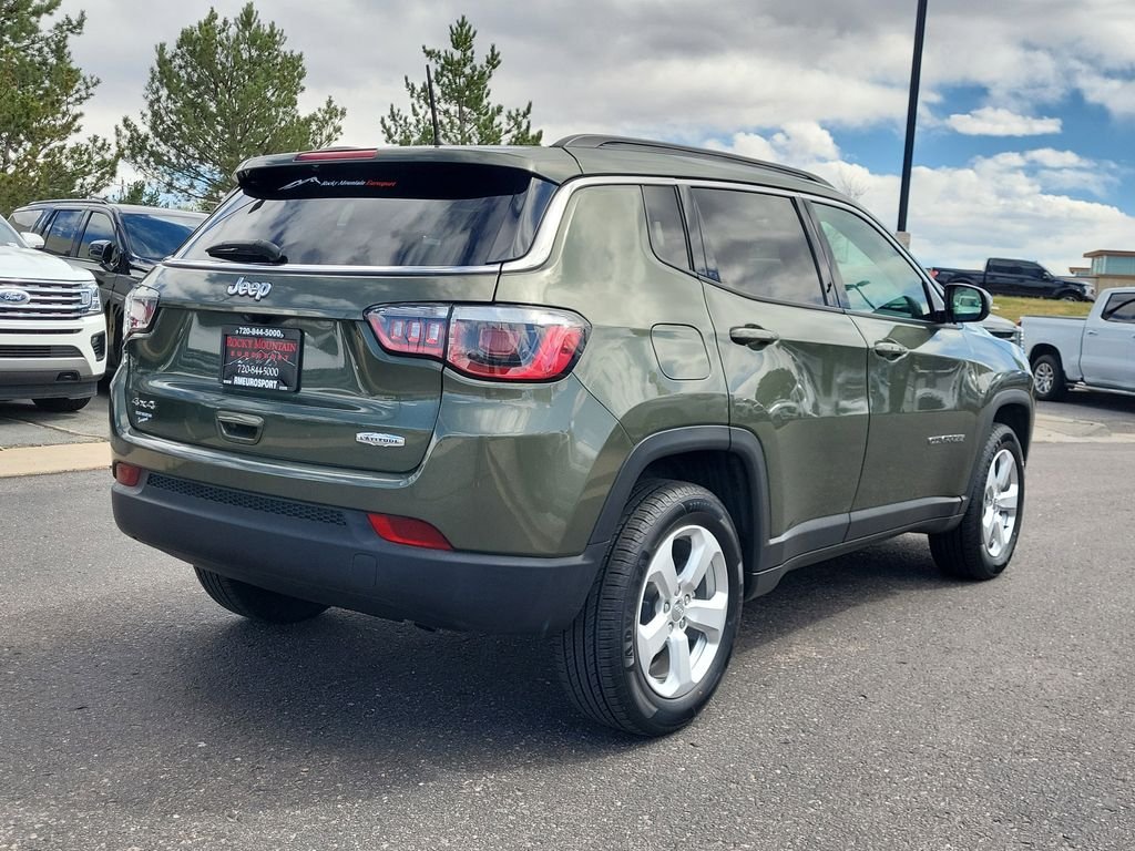 Used 2018 Green Jeep Latitude image 3
