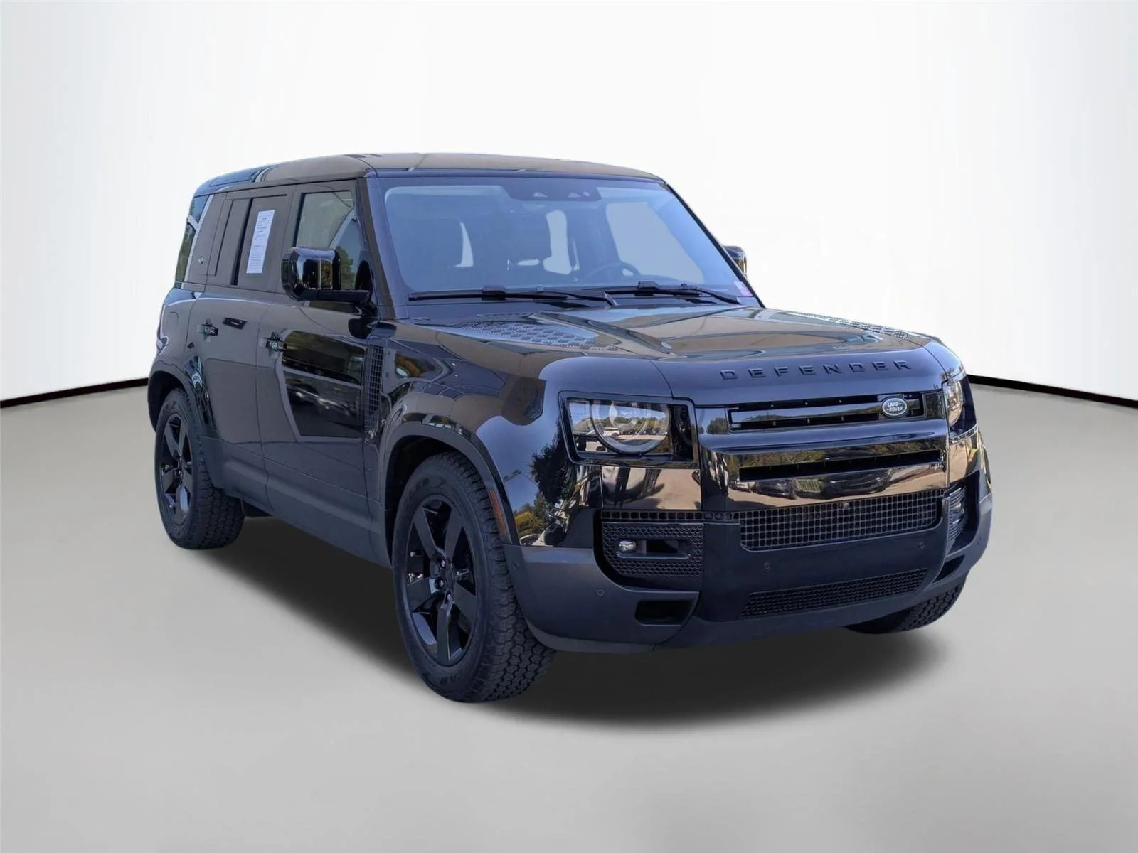 Used 2024 Santorini Black Metallic Land Rover SE image 3