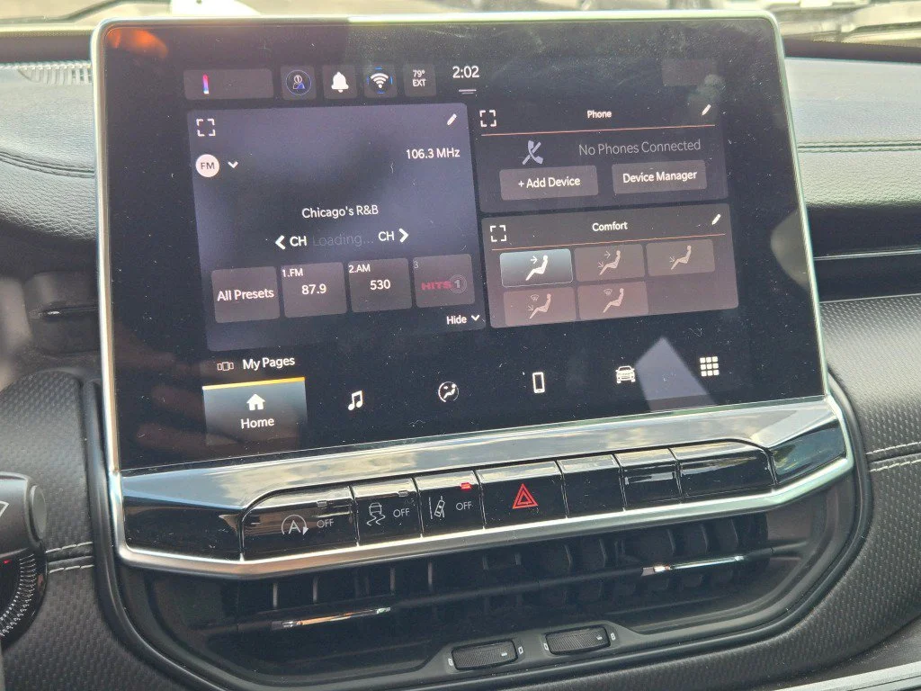 Used 2024 Gray Jeep Latitude 4x4 image 25