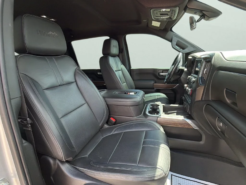 Used 2022 SILVER ICE METALLIC Chevrolet High Country image 35