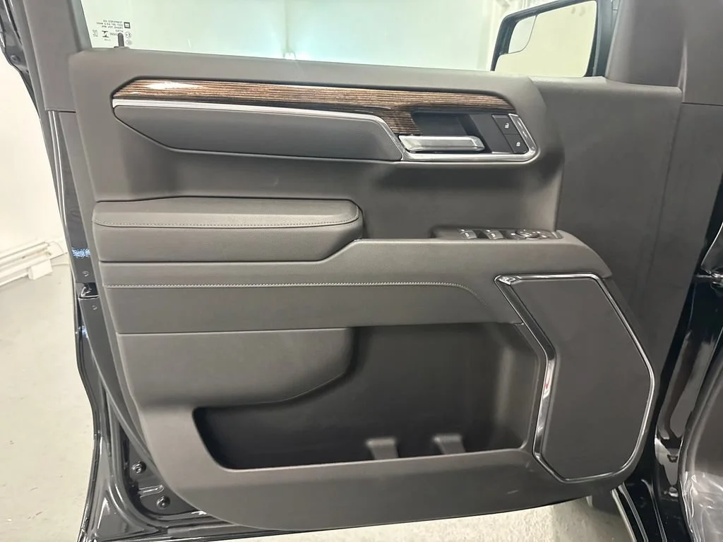 New 2026 Onyx Black GMC Elevation image 11