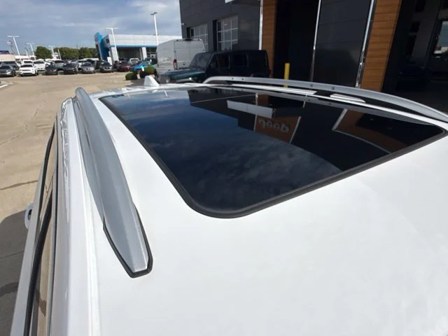 Used 2019 White GMC SLT image 4