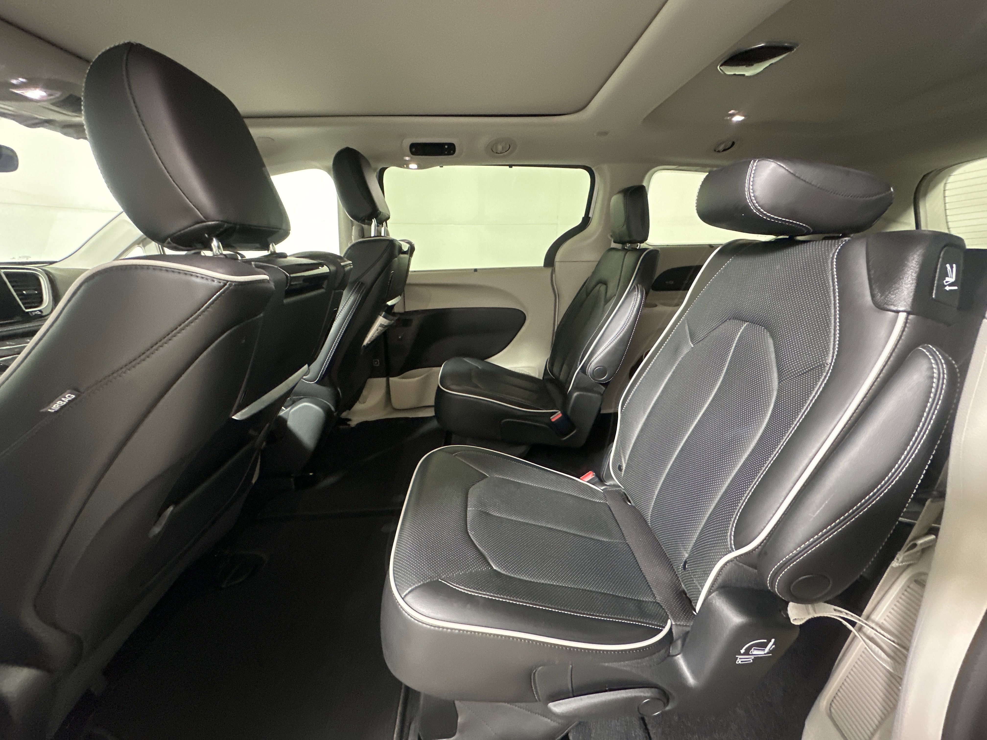 Certified Used 2023 Bright White Clearcoat Chrysler Limited image 26