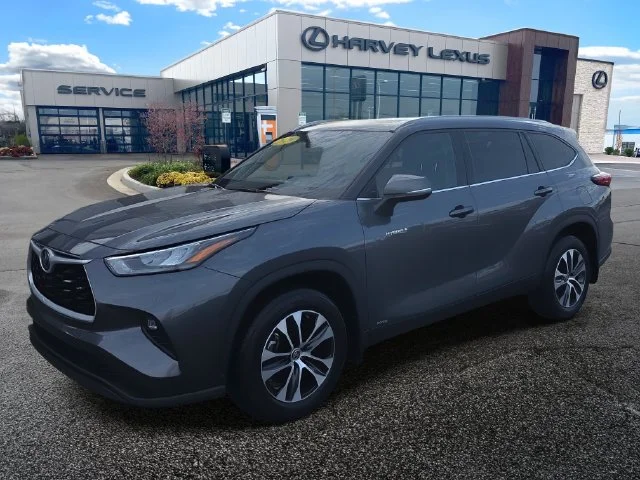 Used 2020 Magnetic Gray Metallic Toyota XLE image 1