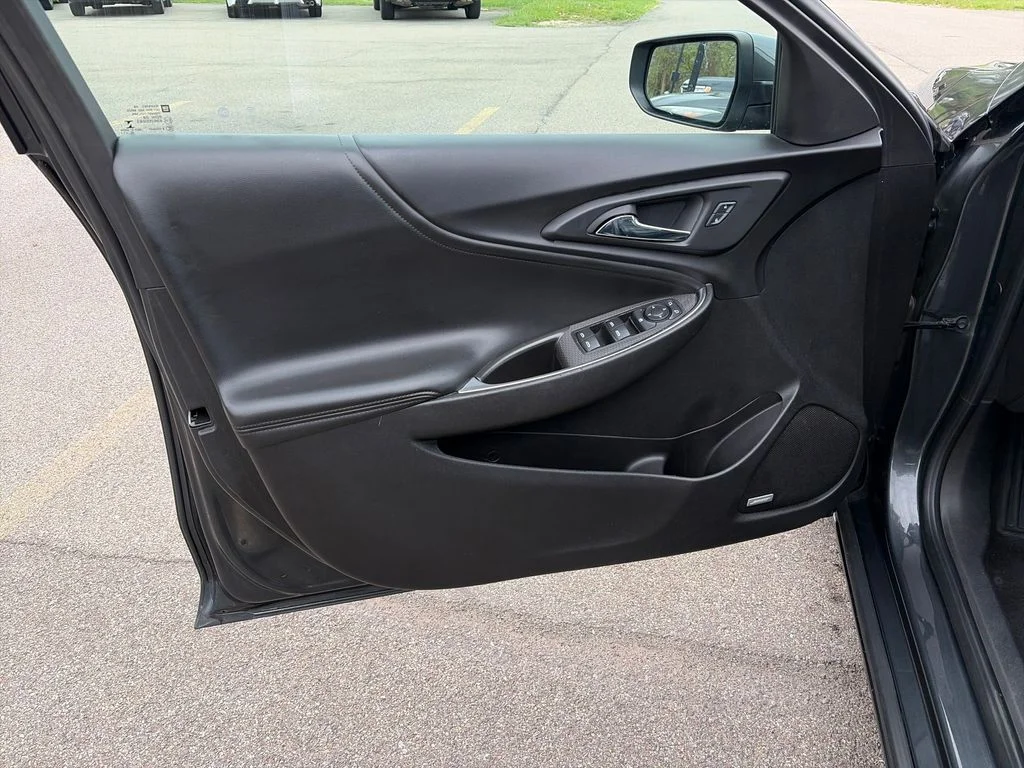 Used 2017 Gray Chevrolet LT image 31