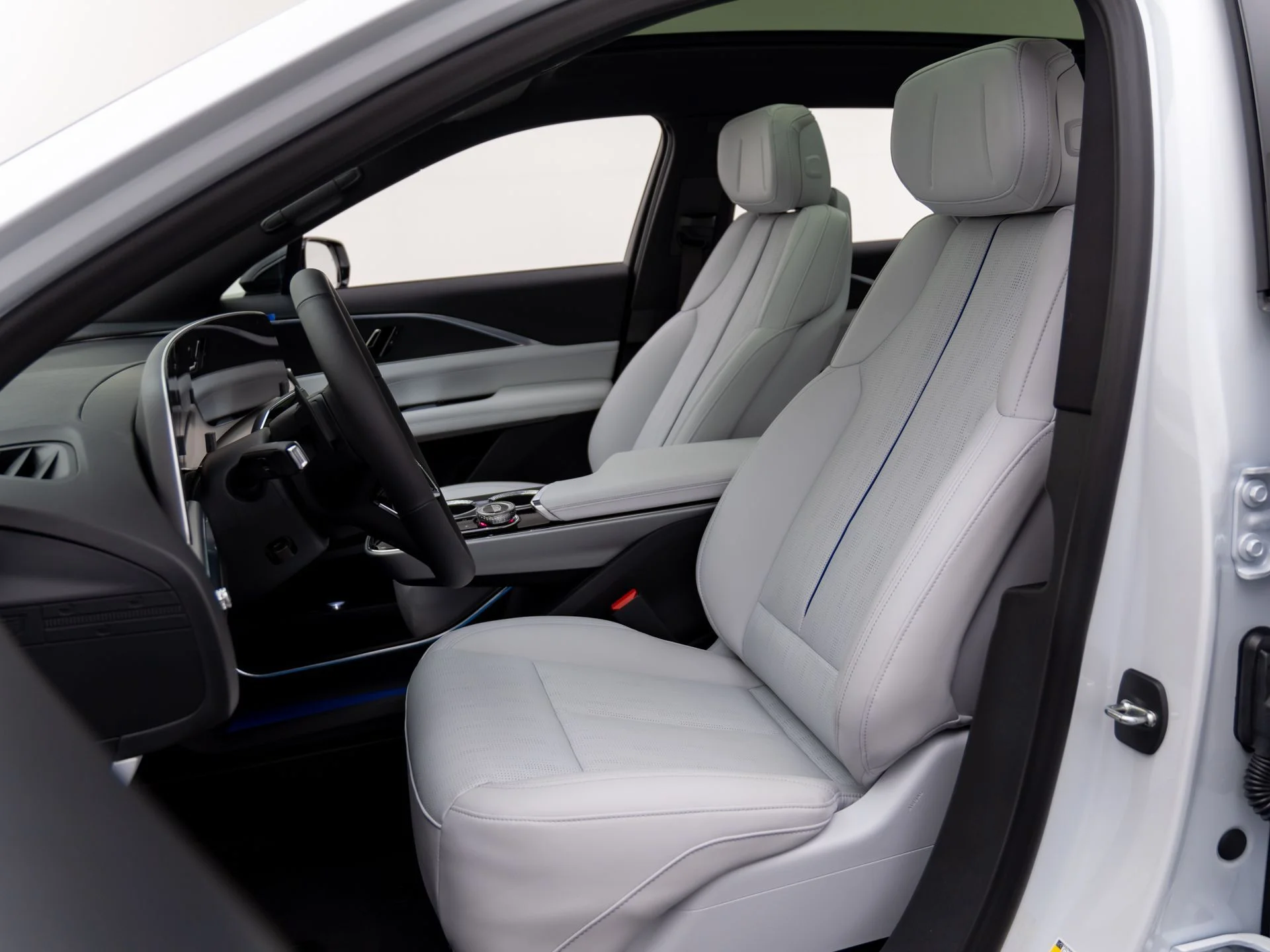 Used 2025 White Cadillac Sport image 14