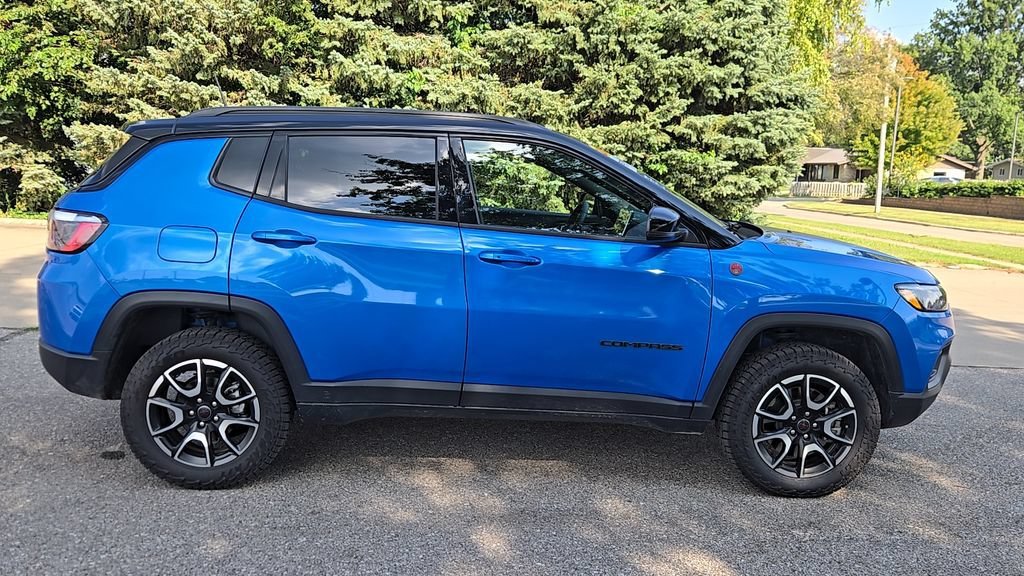 Used 2025 Hydro Blue Pearlcoat Jeep Trailhawk image 34