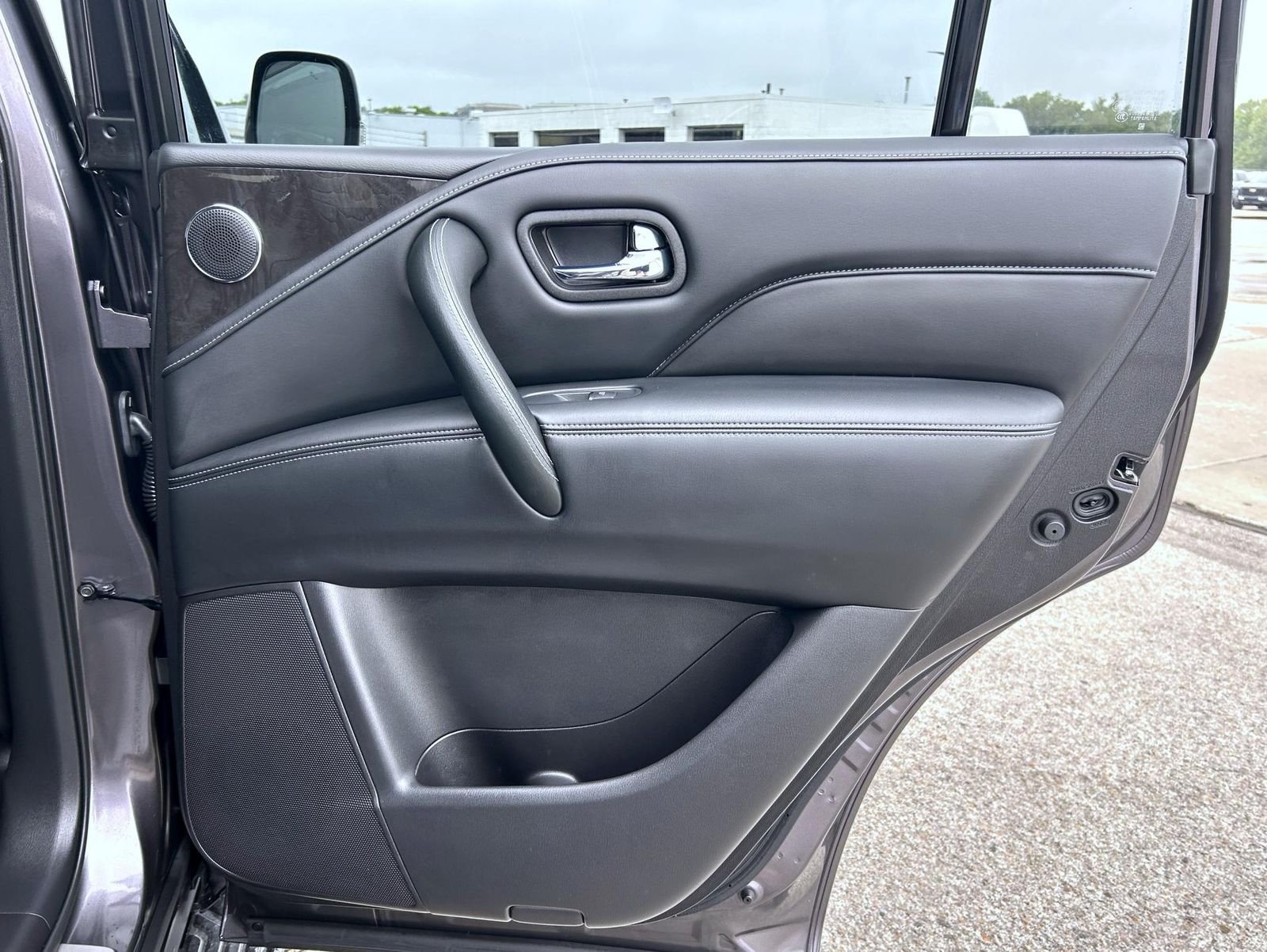 Used 2023 Gray INFINITI LUXE image 18