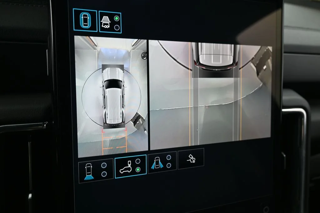 2025 GMC Yukon Denali - Photo 19