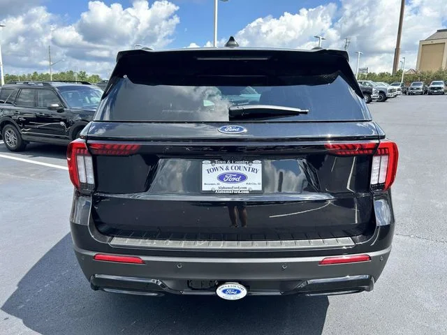 New 2026 Agate Black Metallic Ford ST-Line image 3