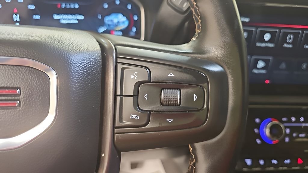 Used 2025 White GMC AT4 image 19