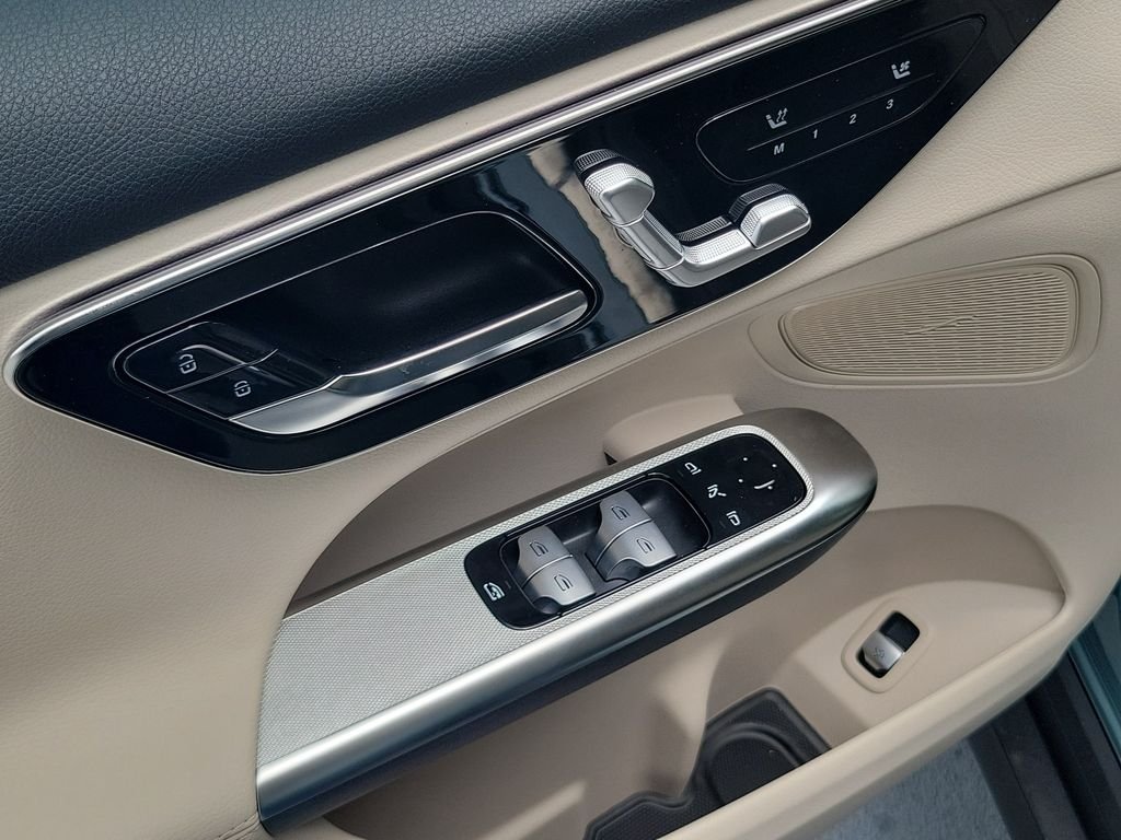 New 2026 Verde Silver Metallic Mercedes-Benz GLC 300 image 17