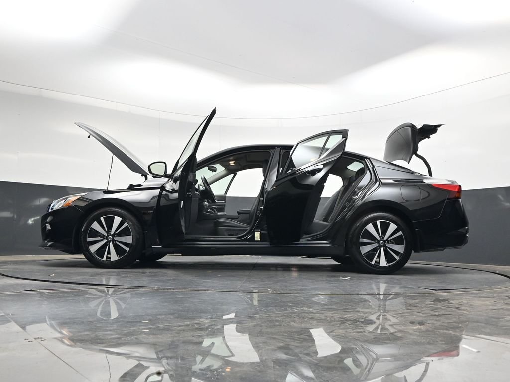 Used 2022 Black Nissan 2.5 SL image 40