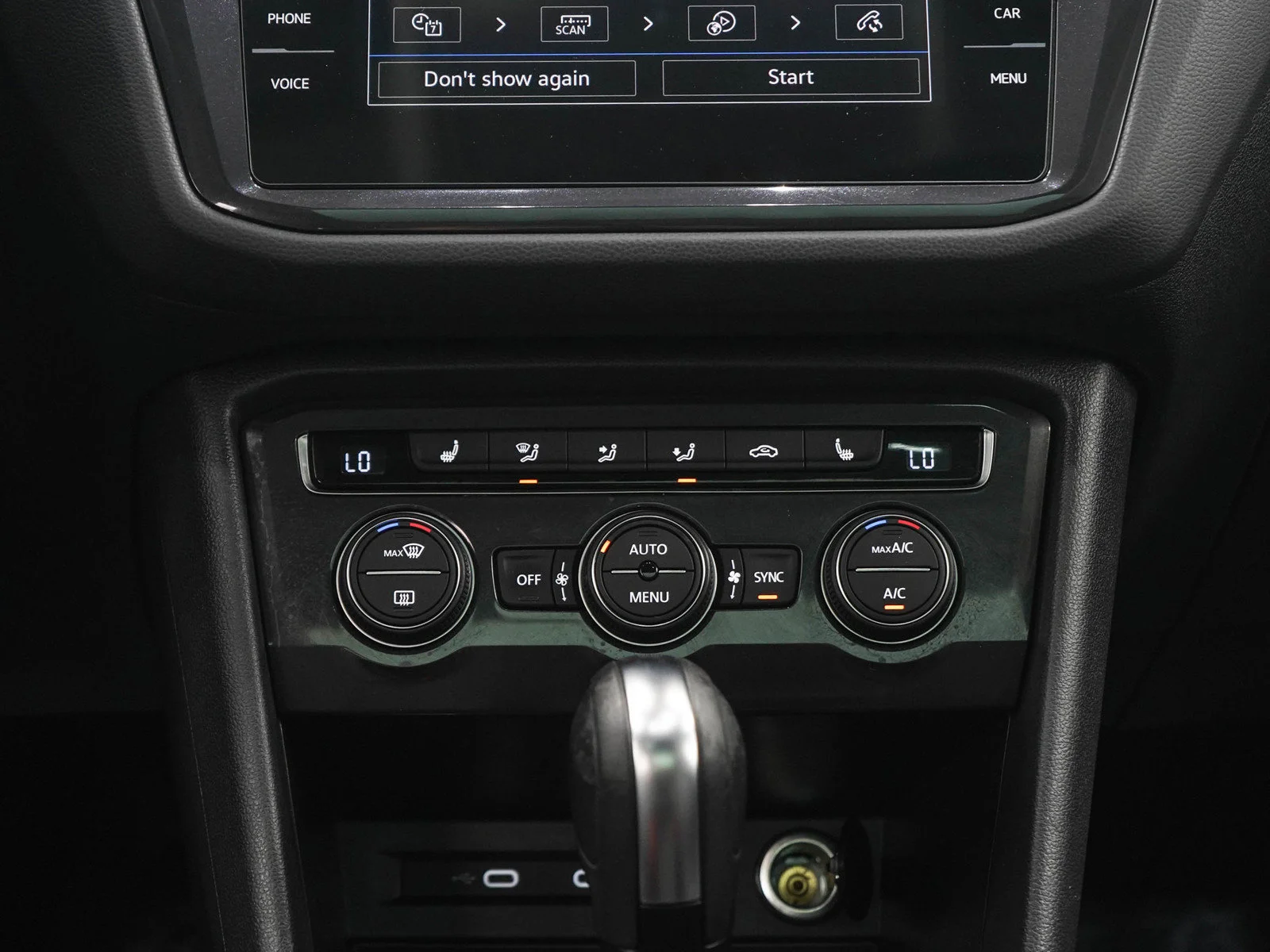 Used 2021  Volkswagen SE image 18