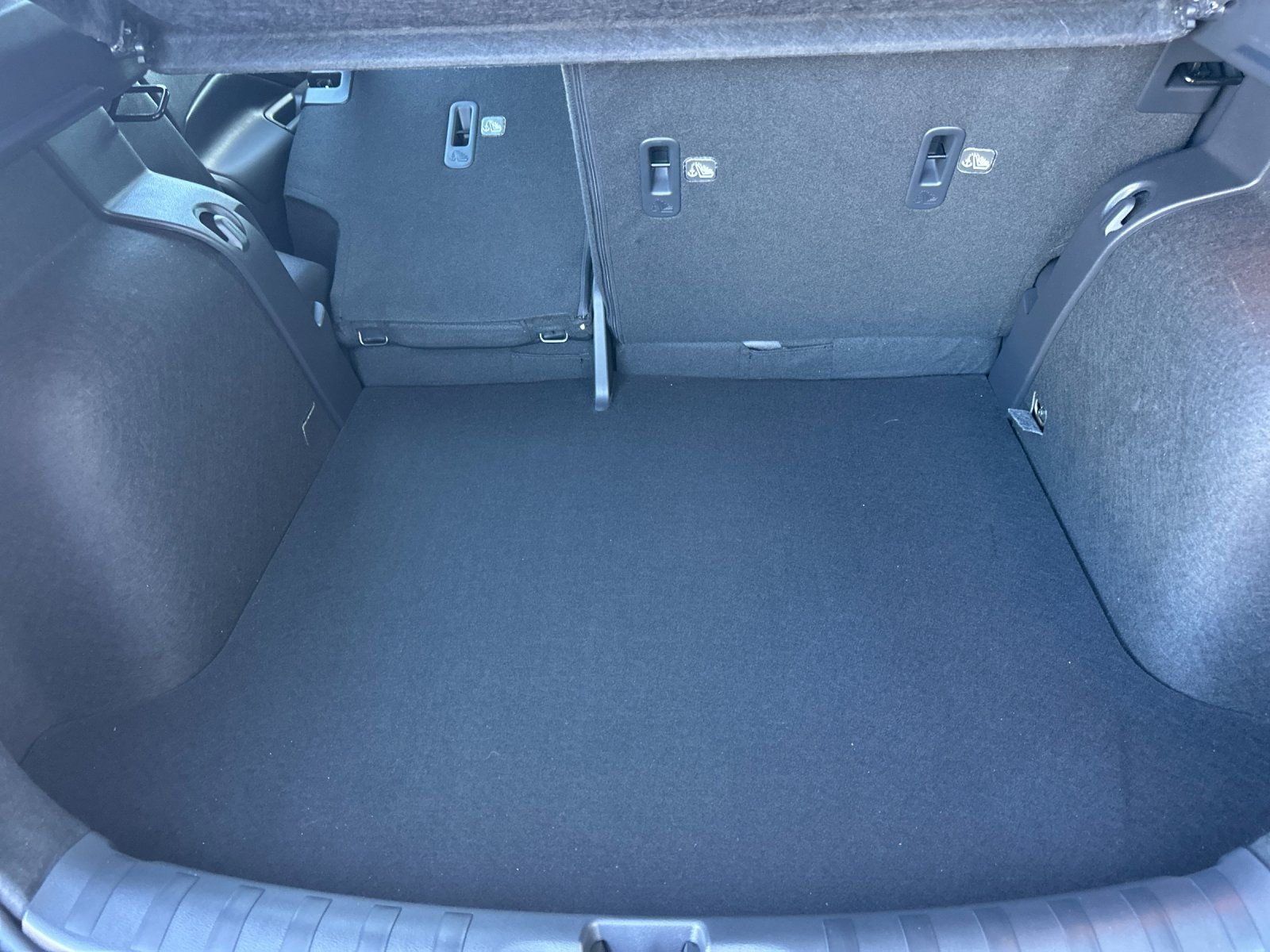 Used 2019 Gun Metallic Nissan SR image 14