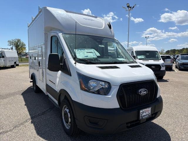 New 2026 Oxford White Ford Cutaway image 26