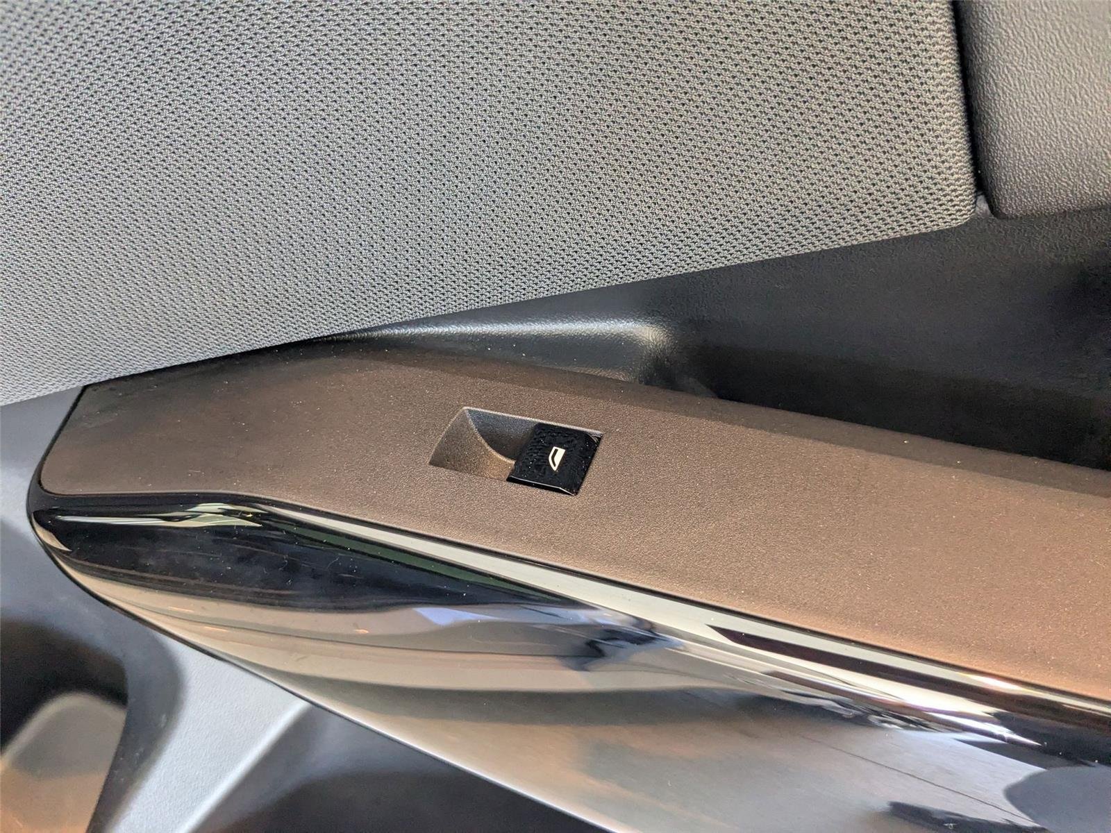 Used 2025 Dune Grey Metallic BMW M50 xDrive image 32