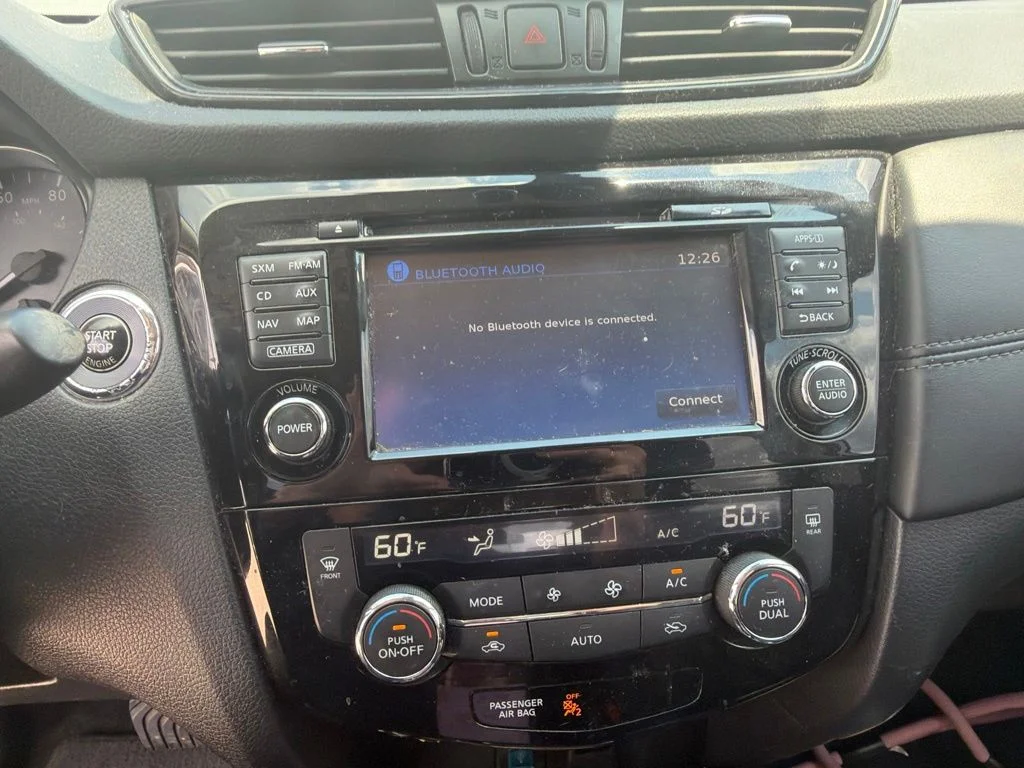 Used 2017 Silver Nissan SL image 21