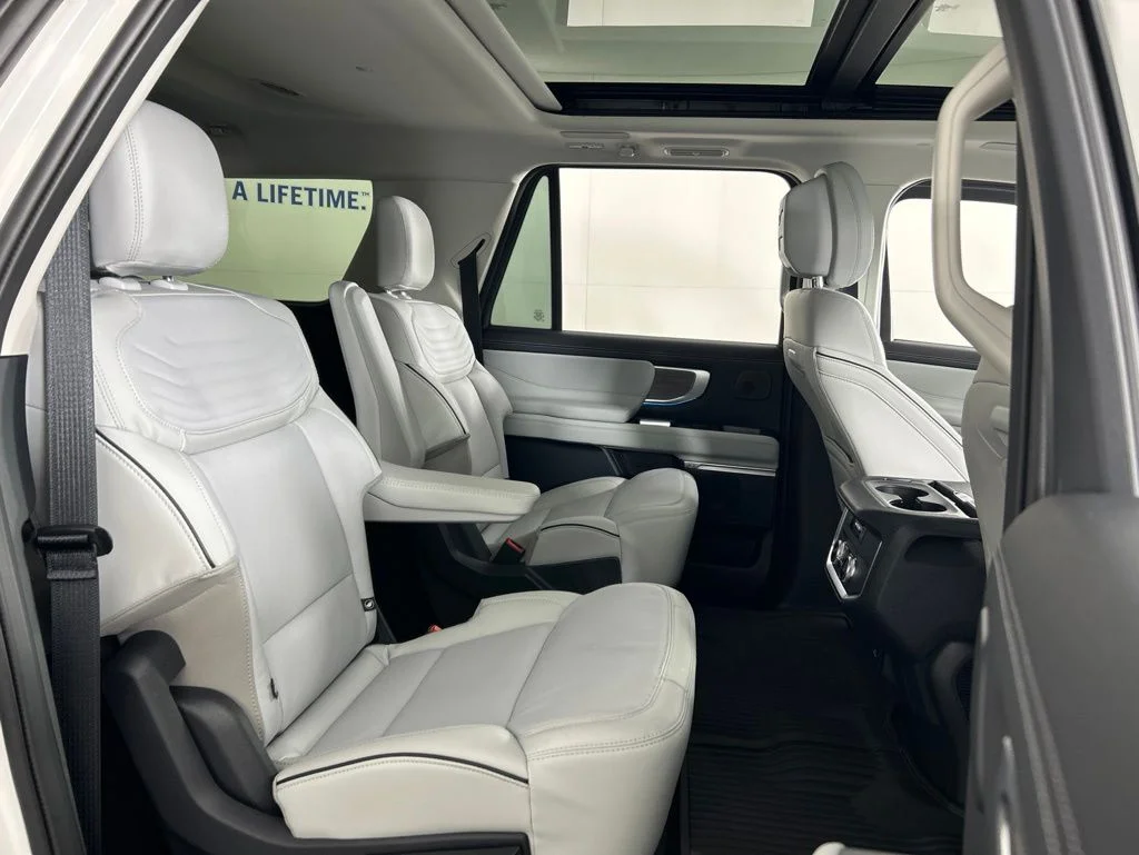 New 2026 Star White Metallic Tri-Coat Ford MAX Platinum® image 30