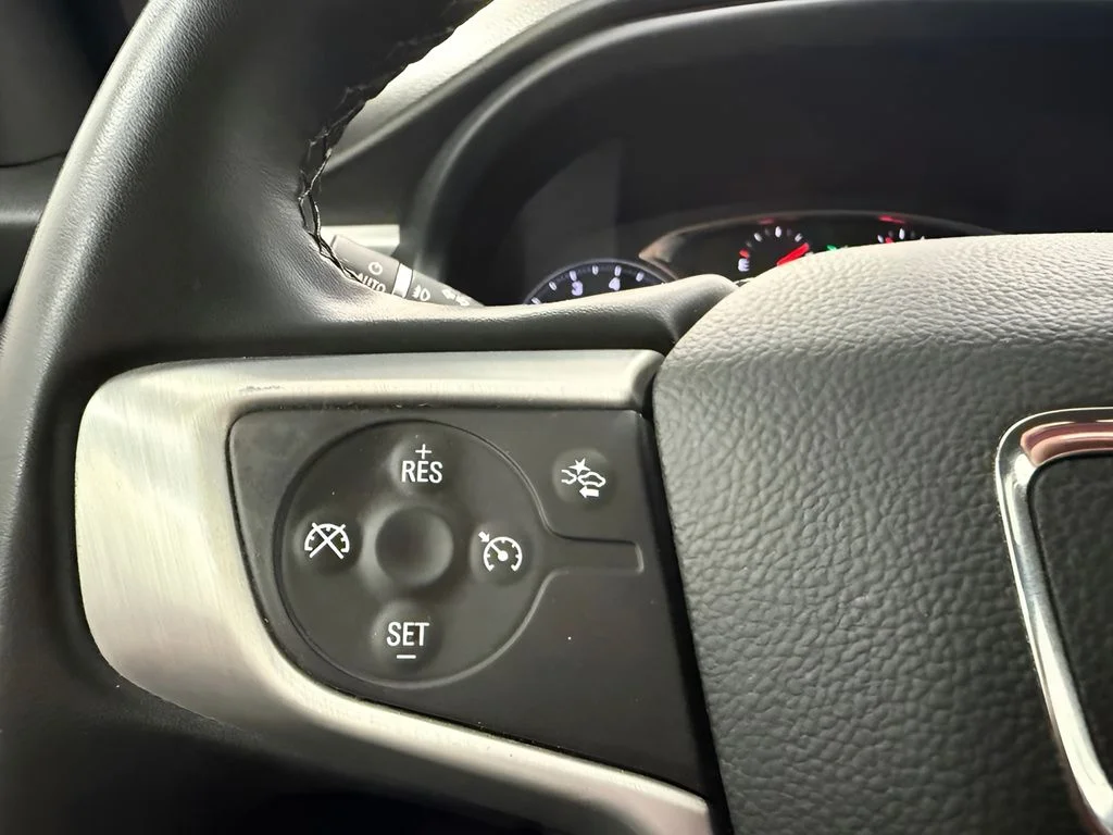 Used 2023 White GMC SLT image 18