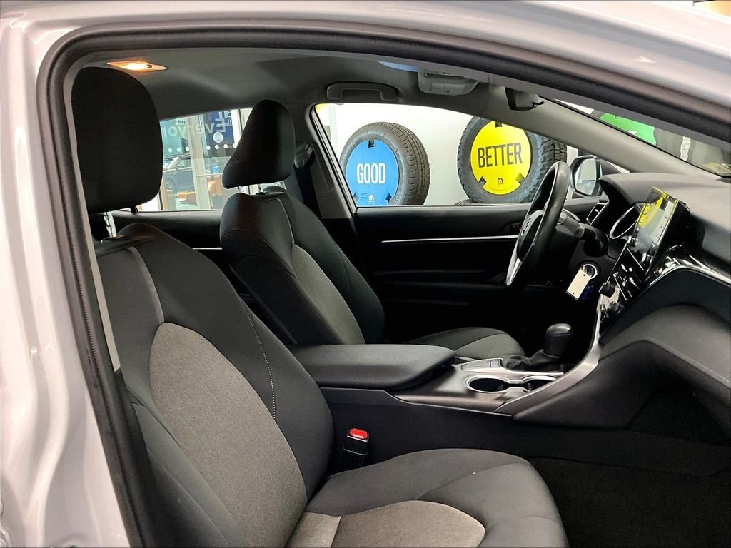 Used 2024 Ice Toyota LE image 11