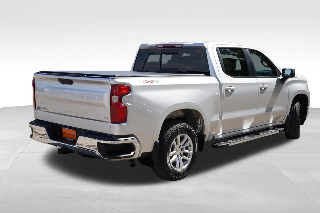 Used 2019 Silver Ice Metallic Chevrolet LT image 5