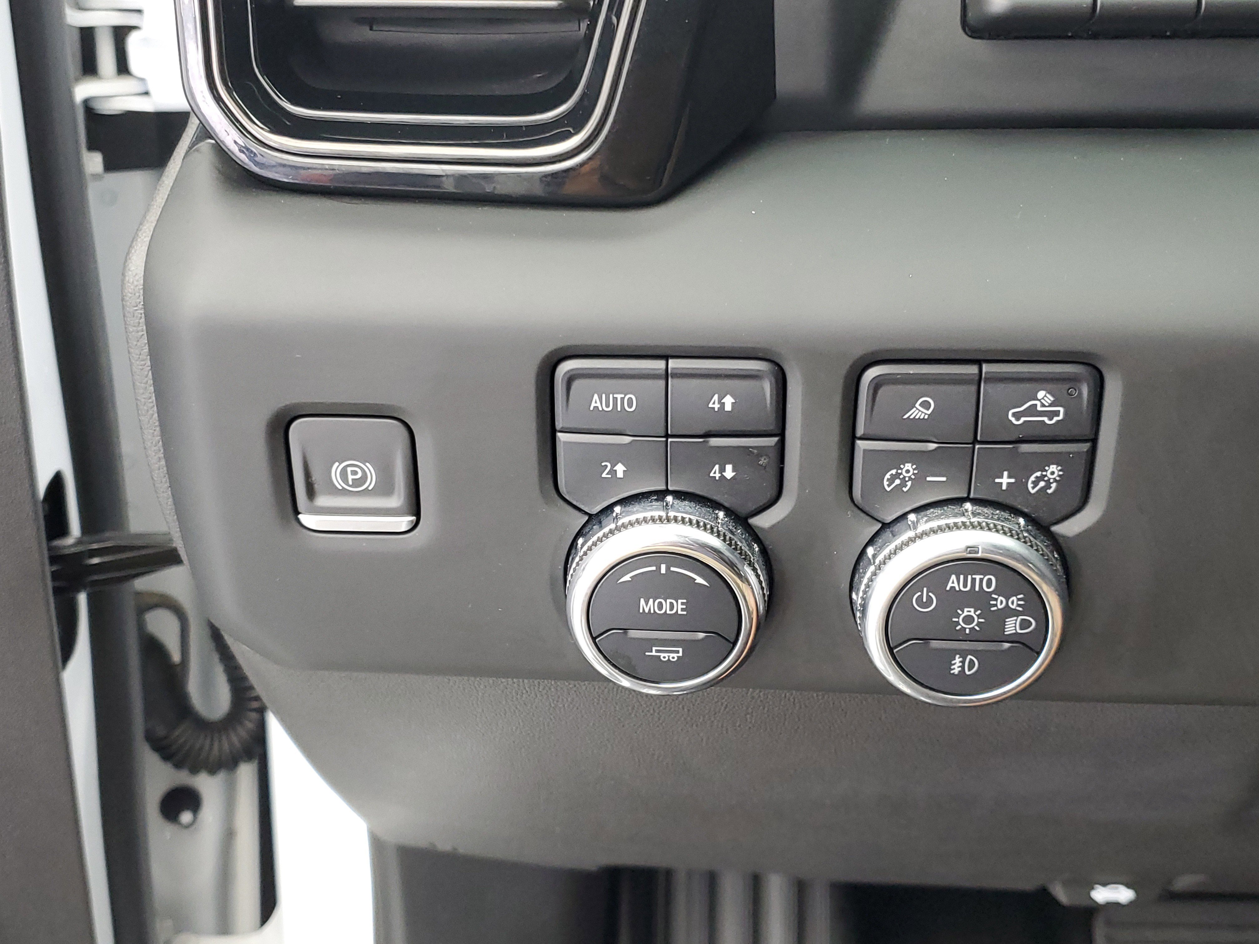 Used 2024 Summit White GMC AT4X image 31
