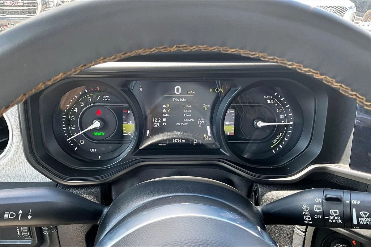 Used 2024  Jeep Sahara 4xe image 13