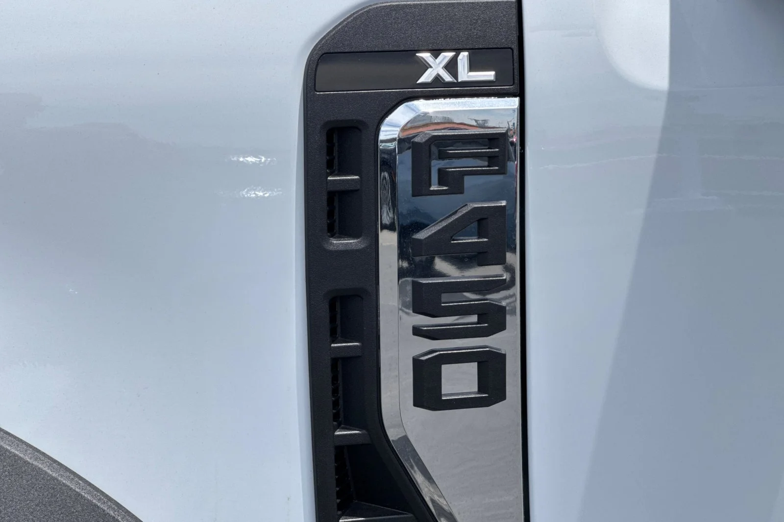 New 2026 Oxford White Ford F-450® XL image 22